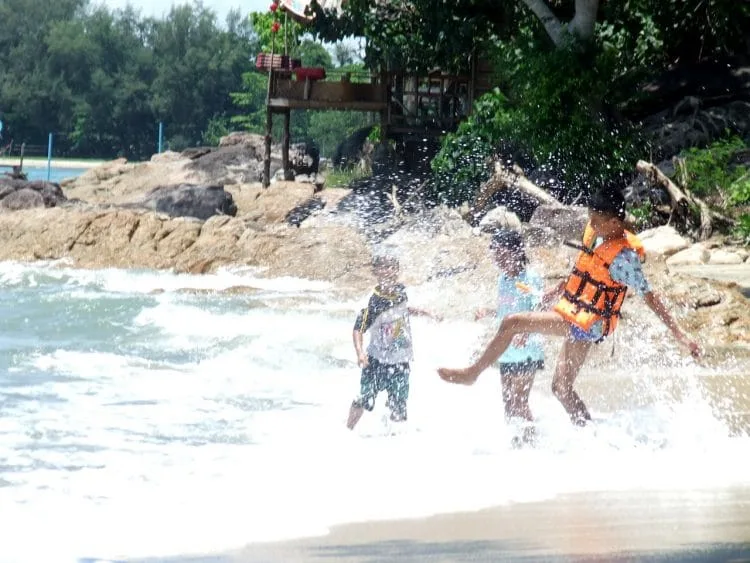 kids koh chang - ranong - thailand