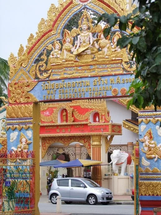 entrance buddhist temple thai penang malaysia