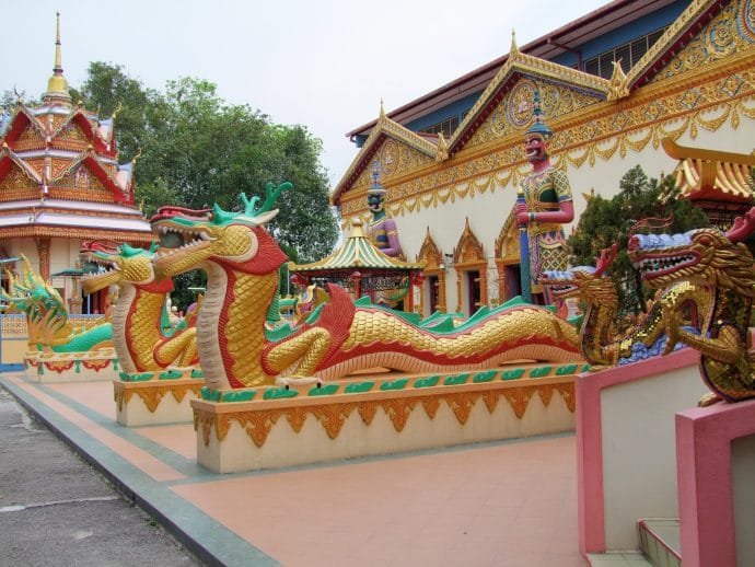 nagas temple bouddhiste thai penang malaisie