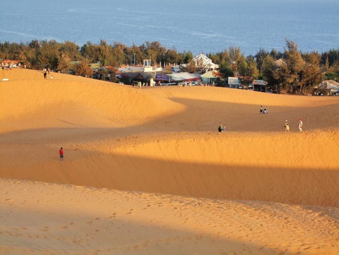 mui ne - reflet orange dunes rouges - vietnam