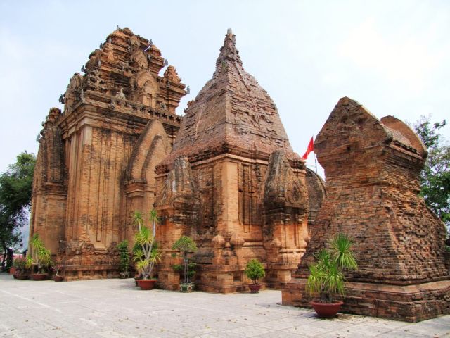 temple cham nha trang - vietnam