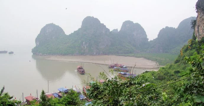 view cave halong bay - vietnam