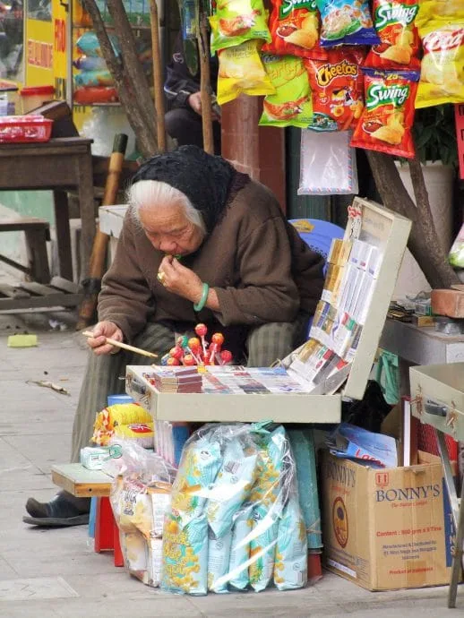 merchant hanoi - vietnam 2010