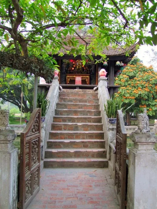 single pillar page hanoi - vietnam 2010