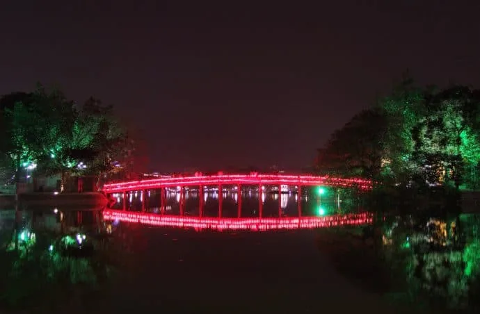 hoan kiem lake night hanoi - vietnam 2010