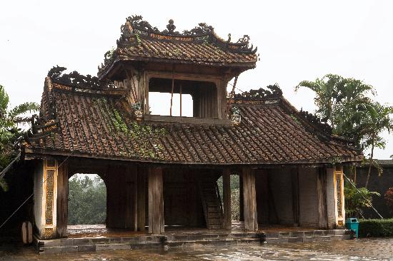 second gate thu duc tomb