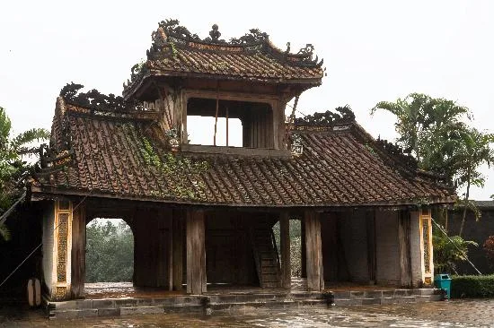 second gate thu duc tomb