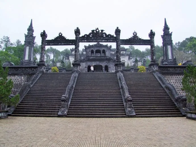 tombeaux imperiaux hué - vietnam