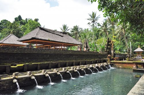 cover bali centre temple pura tirta empul