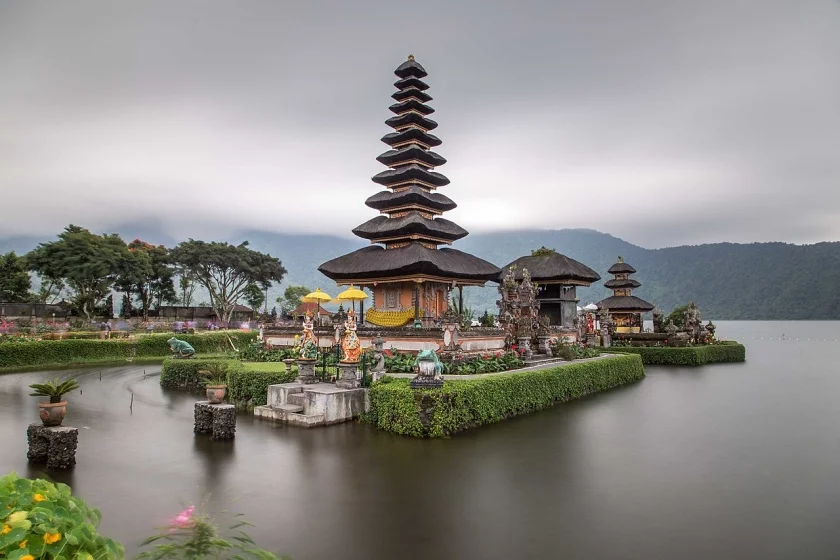 pura bratan bali temple