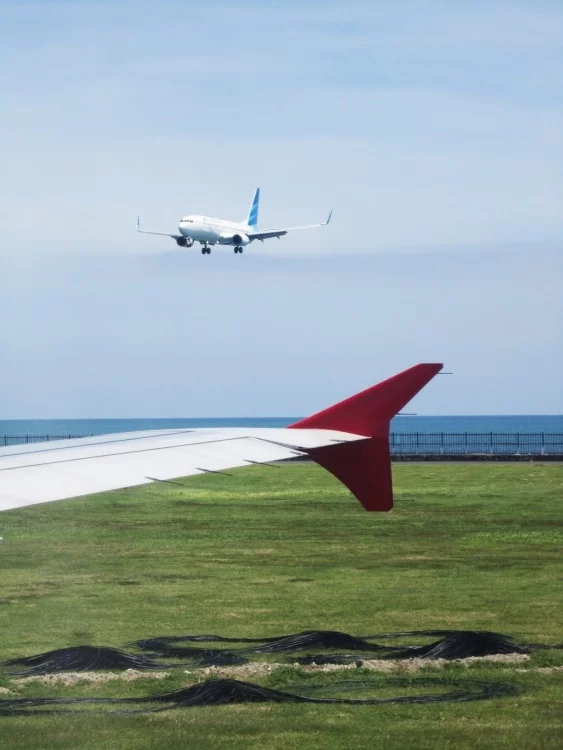 plane arriving bali airport - return thailand