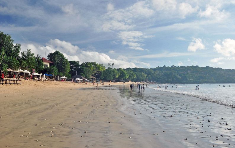 plage de jimbaran sur la pointe sud de bali