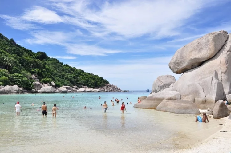 beach and rocks ko nang yuan - thailand