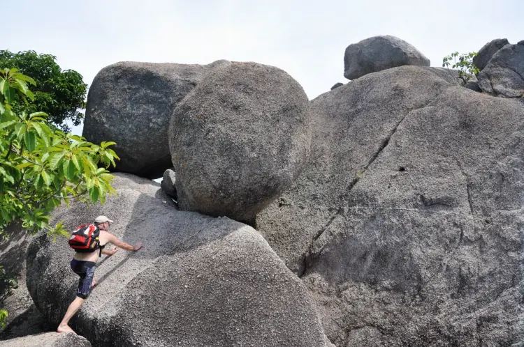rocks viewpoint nang yuan - thailand