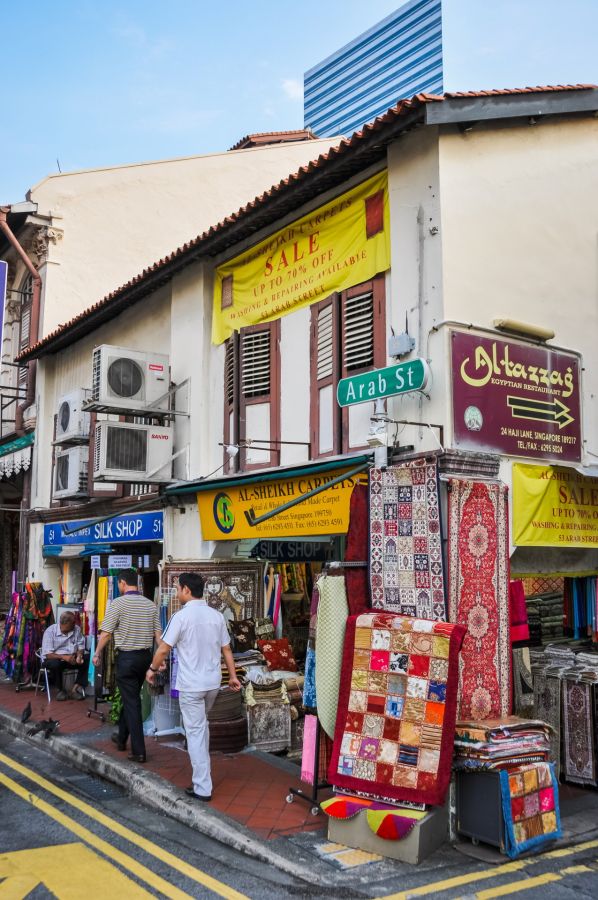 Boutique de tapis colorés sur Arab Street à Singapour