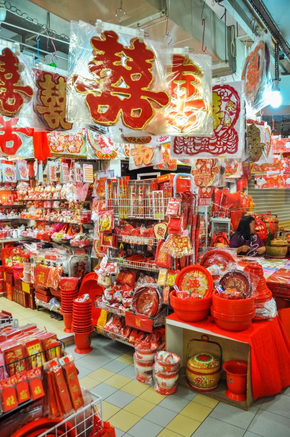 Boutique de décorations rouges pour le Nouvel An chinois