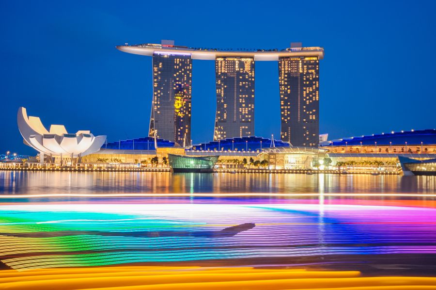Marina Bay Sands illuminé la nuit à Singapour