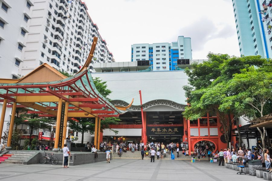 Entrée animée du Chinatown Complex à Singapour