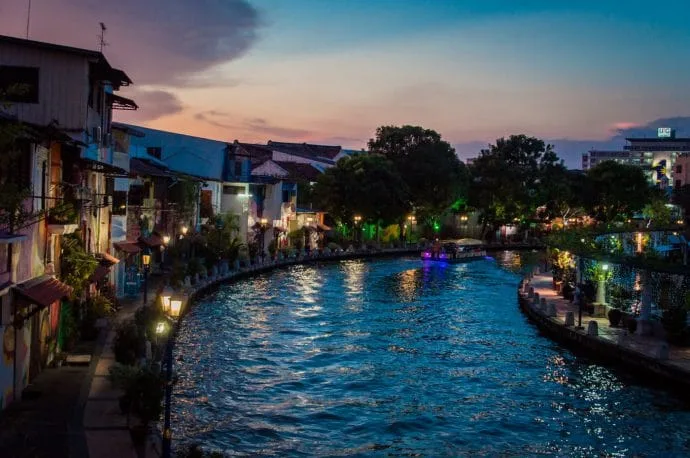 canal malacca de nuit