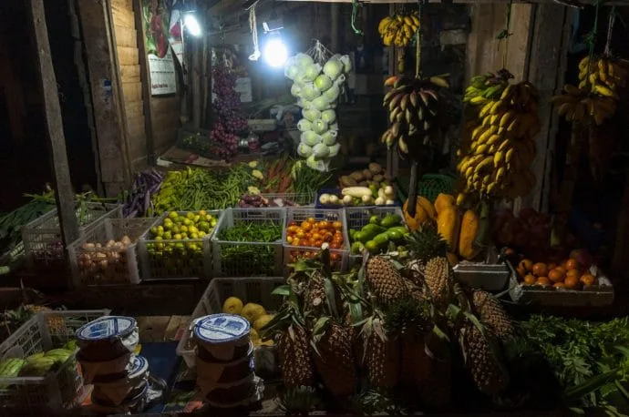 1st evening - fruit stand - galle - sri lanka