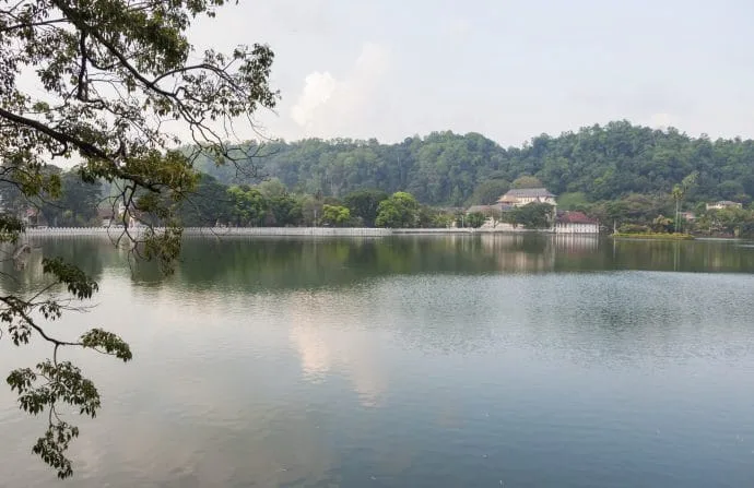 kandy lake - sri lanka