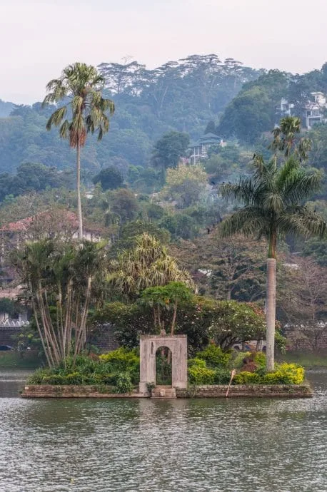 kandy lake - sri lanka