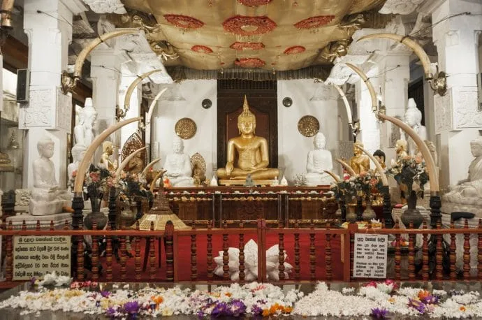 temple of the tooth - kandy - sri lanka