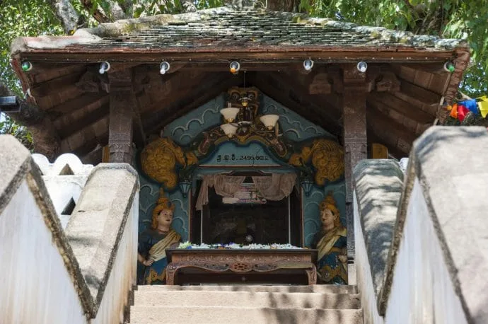 temple of the tooth - kandy - sri lanka