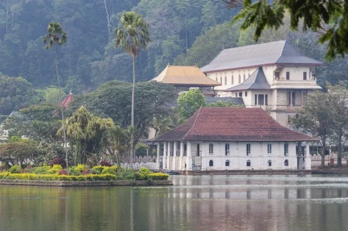 tooth temple kandy lake - sri lanka