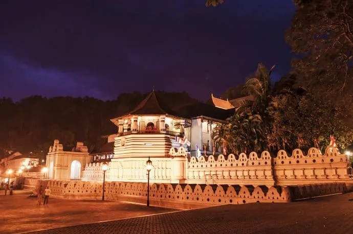 night tooth temple - kandy - sri lanka