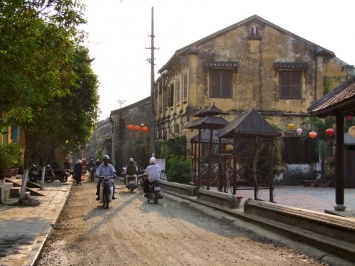 hoi an vietnam street