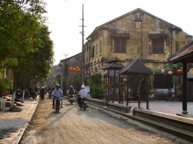 rue hoi an vietnam