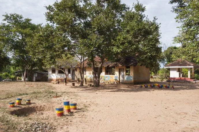 school near sigiriya - sri lanka