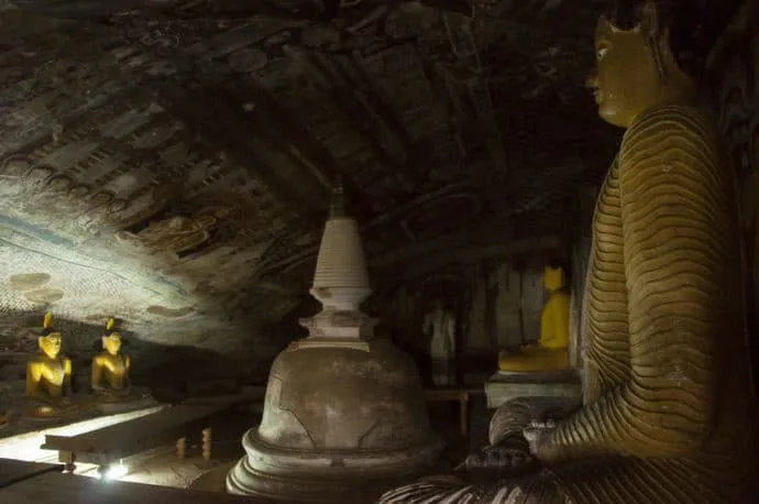 dambulla cave western temple - sri lanka