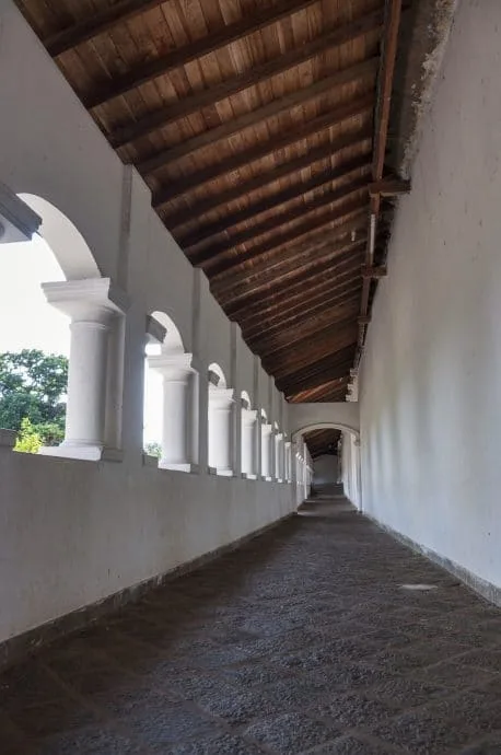 dambulla caves - sri lanka