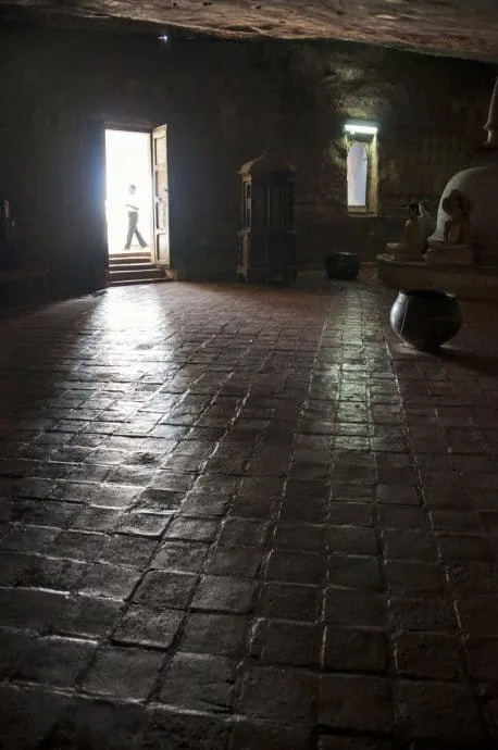 dambulla caves - sri lanka