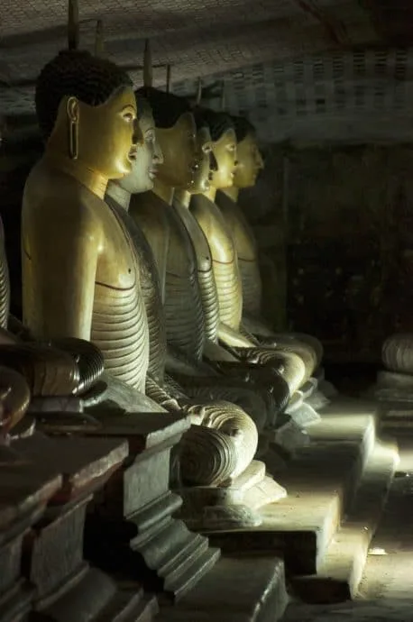 dambulla caves - sri lanka