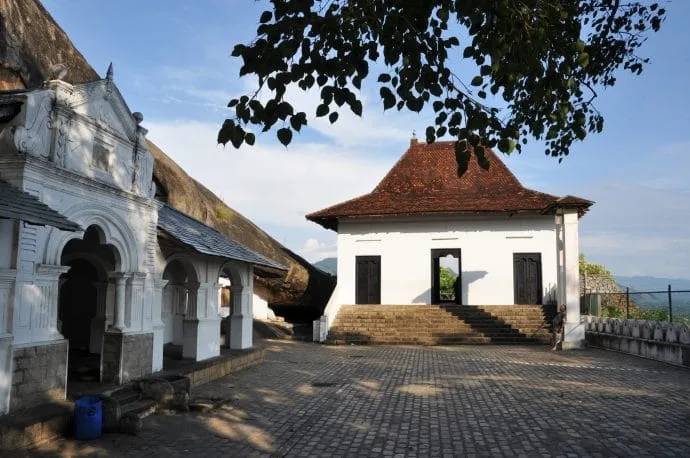 dambulla caves - sri lanka