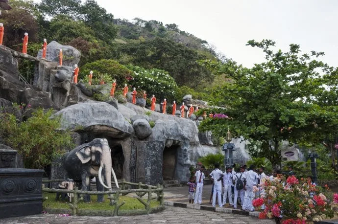 golden temple - dambulla - sri lanka