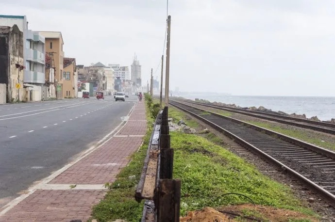 rail sea colombo - sri lanka