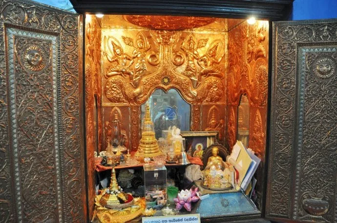 gangaramaya temple - colombo - sri lanka