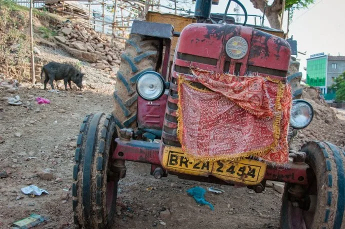 tractor street bodhgaya - india