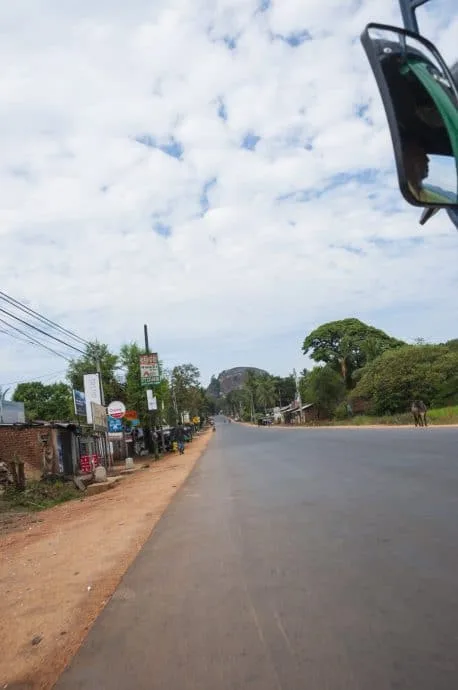 tuk tuk return dambulla from sigiriya - sri lanka