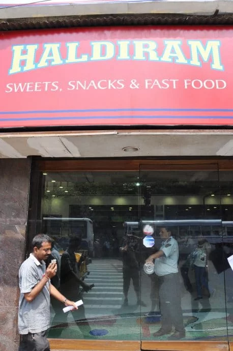 facade restaurant haldiram calcutta - india
