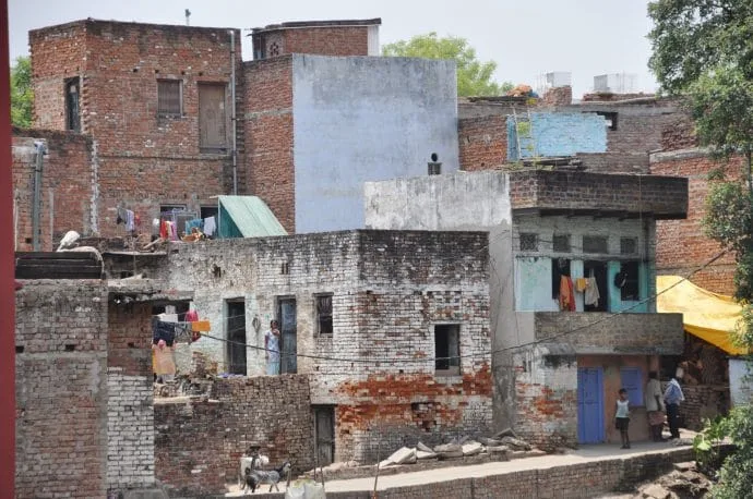 wall colors in varanasi - india