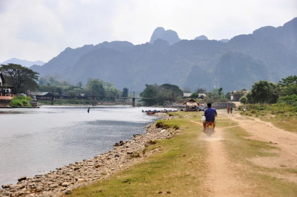 path along the river in vang vieng