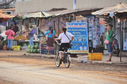2-shops road to Vang Vieng Laos