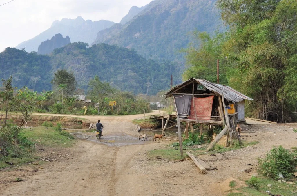 see the road leading to the blue lagoon cave in vang vieng