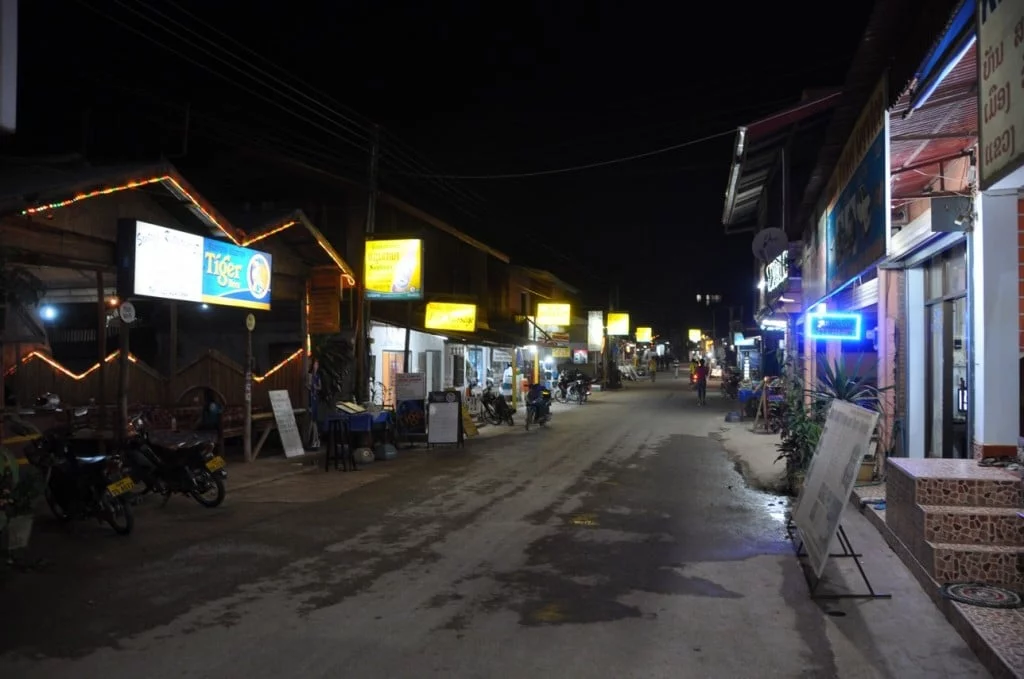 6-night street Vang Vieng Laos
