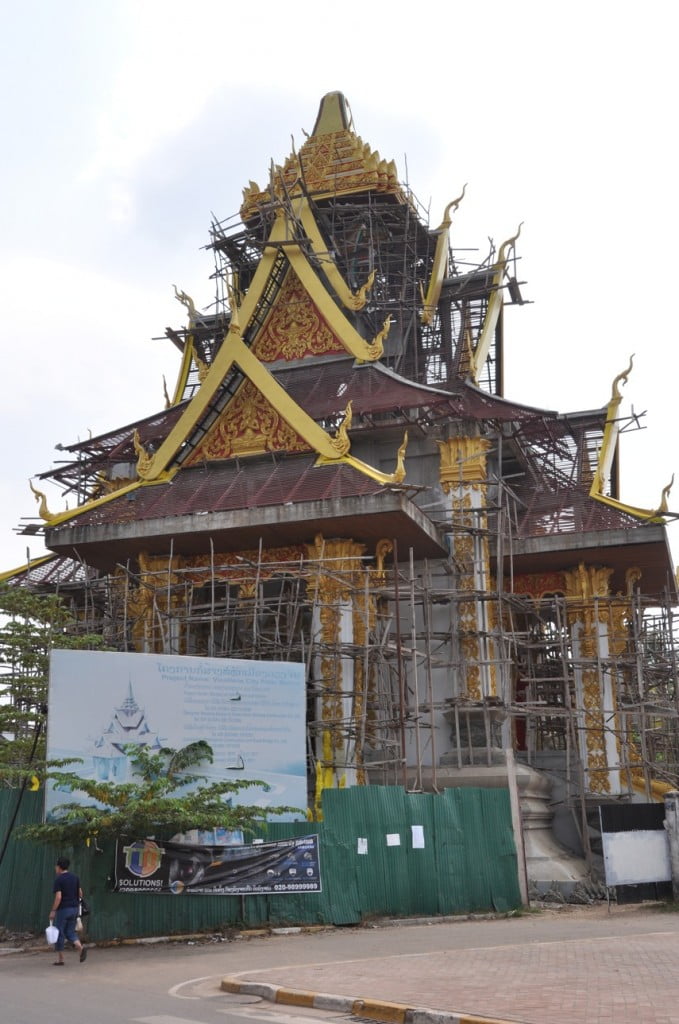 Construction d'un « City Pillar Shrine » ce qui se traduit littéralement par Pilier Sacré de la Ville (le sens premier de Shrine étant sanctuaire) comme il existe aussi à Bangkok. Comme son nom l'indique son but est d'offrir une protection (plutôt spirituelle) à la ville.